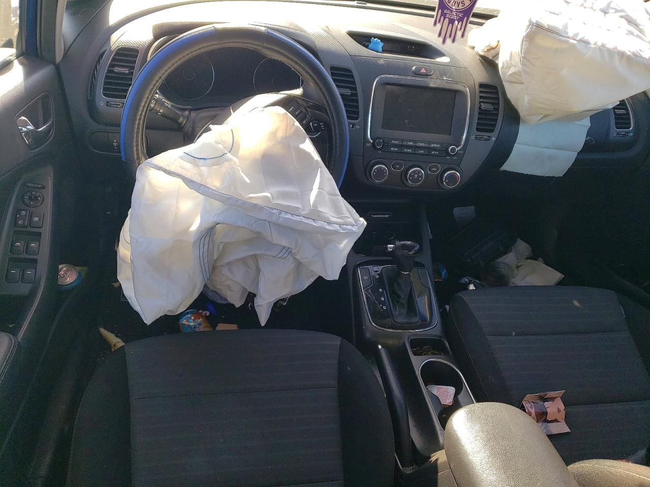 2017 KIA FORTE LX photo 8