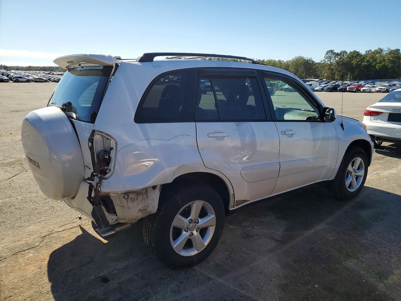 2004 TOYOTA RAV4 photo 3