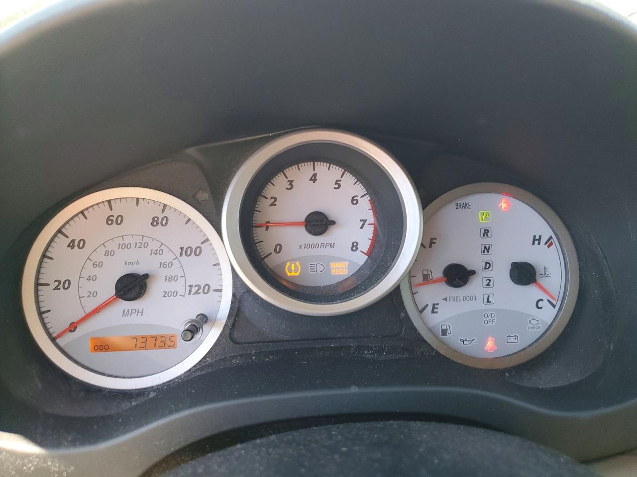 2004 TOYOTA RAV4 photo 9