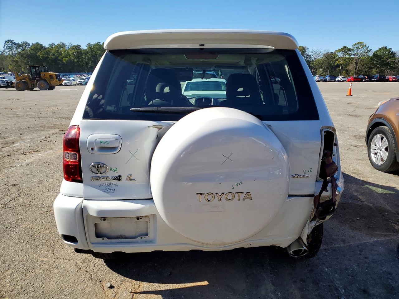 2004 TOYOTA RAV4 photo 6