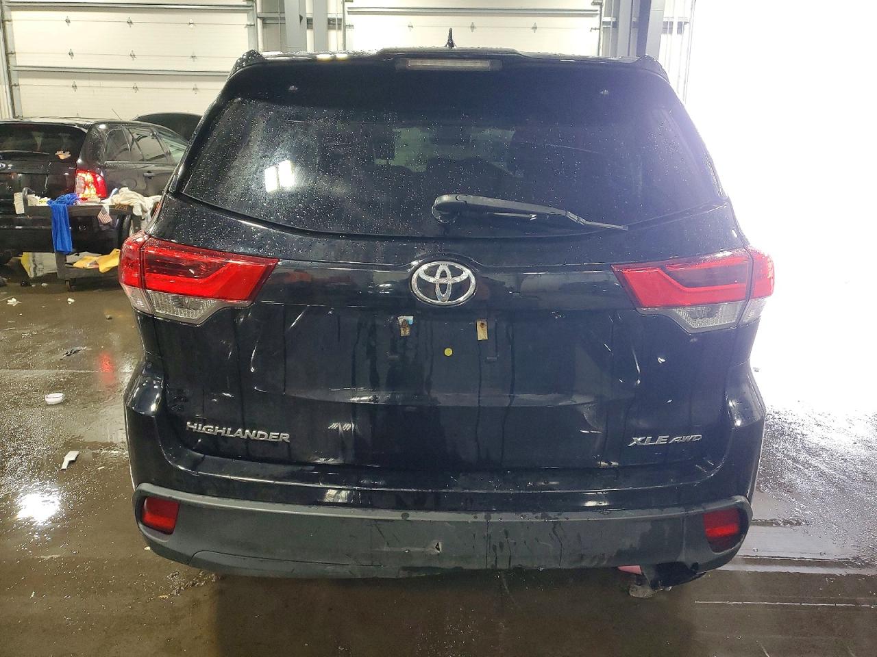 2018 TOYOTA HIGHLANDER SE photo 6