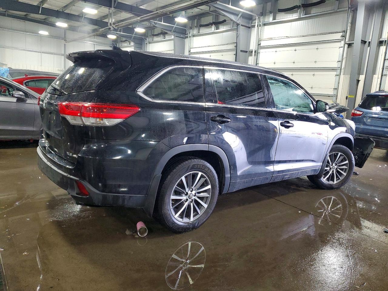 2018 TOYOTA HIGHLANDER SE photo 3