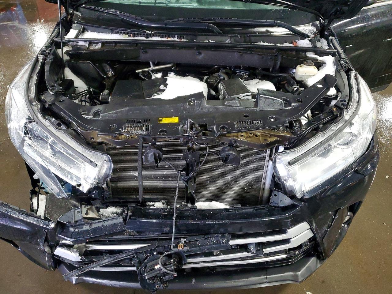 2018 TOYOTA HIGHLANDER SE photo 12