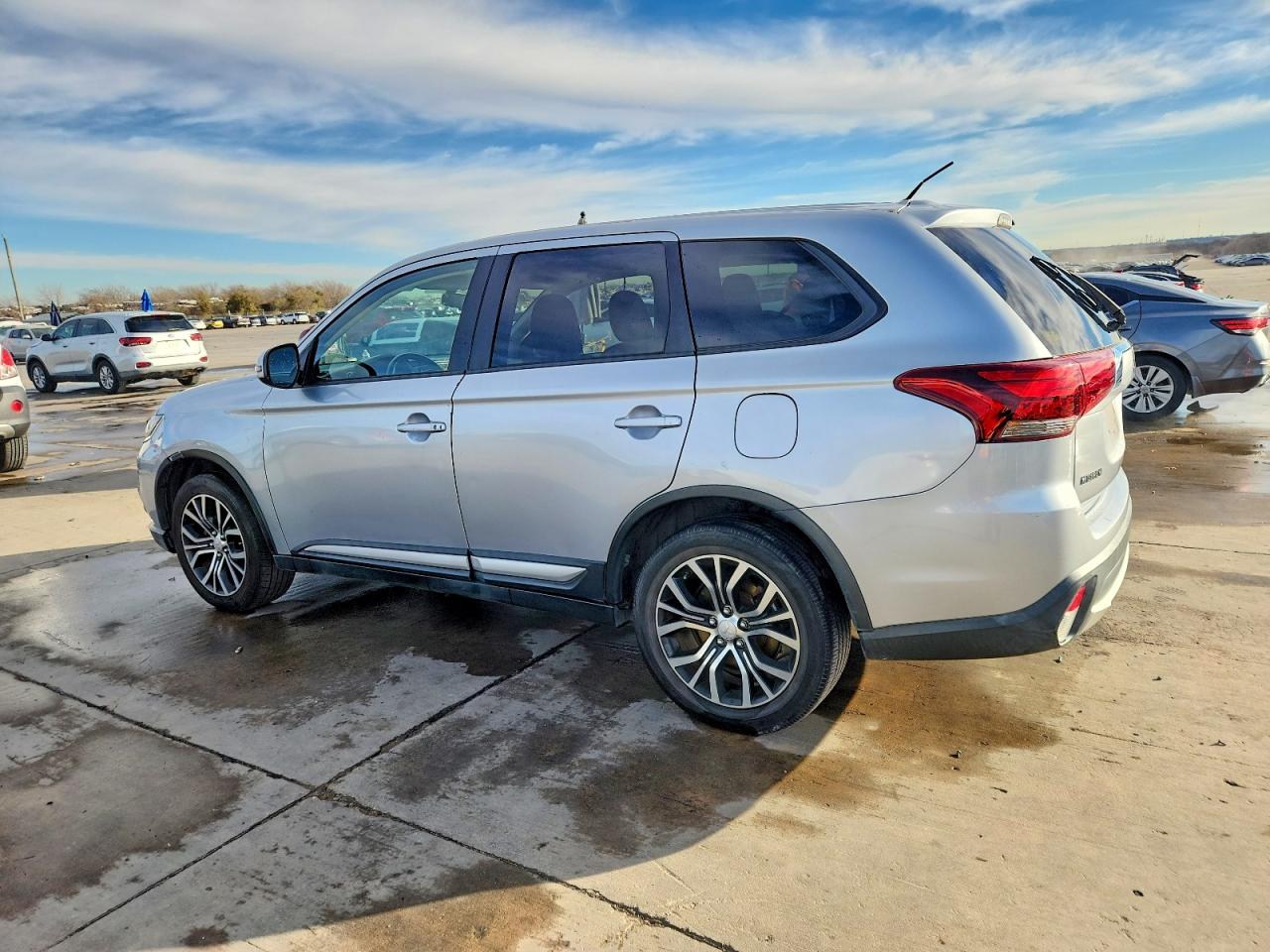 2016 MITSUBISHI OUTLANDER SE photo 2