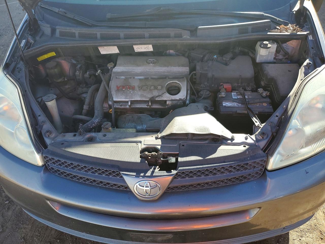 2004 TOYOTA SIENNA CE photo 12