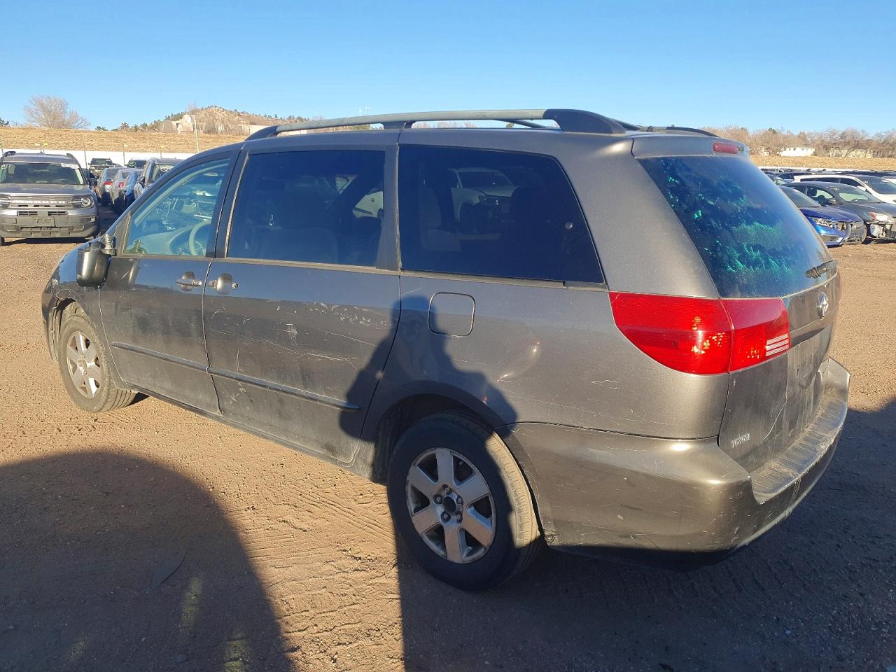 2004 TOYOTA SIENNA CE photo 2