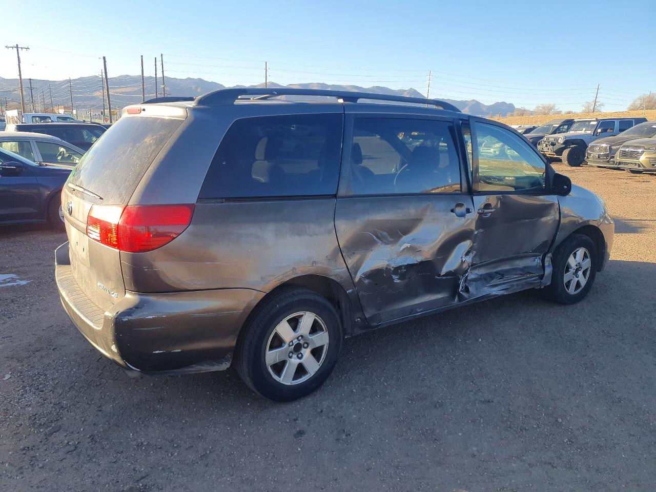 2004 TOYOTA SIENNA CE photo 3