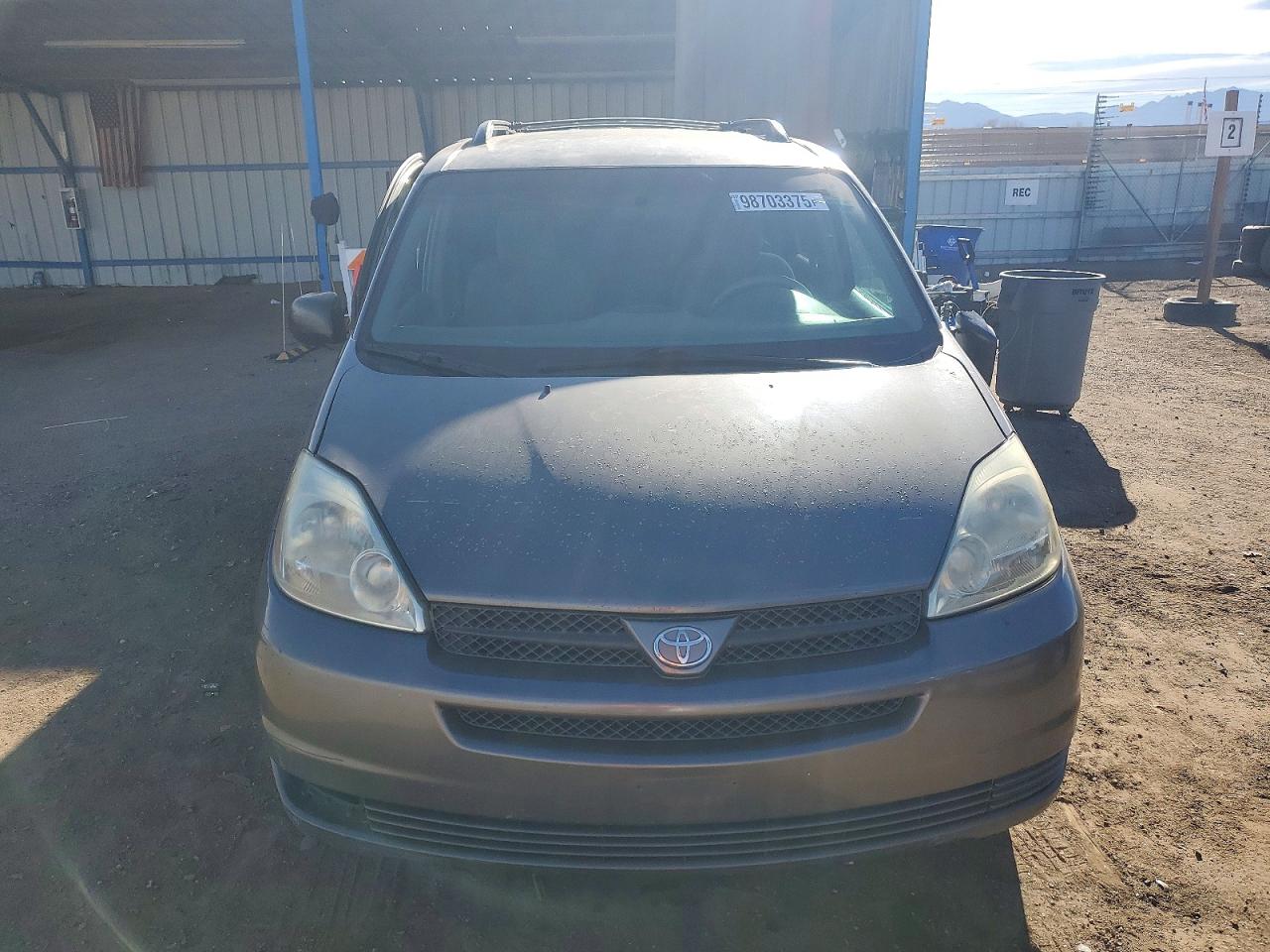2004 TOYOTA SIENNA CE photo 5