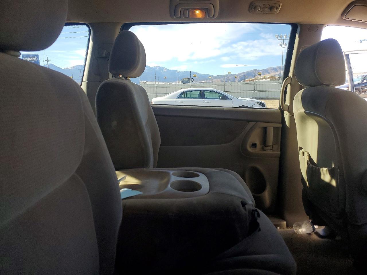 2004 TOYOTA SIENNA CE photo 11