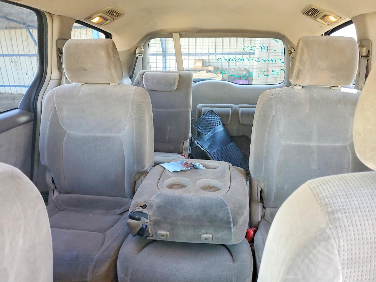 2004 TOYOTA SIENNA CE photo 10