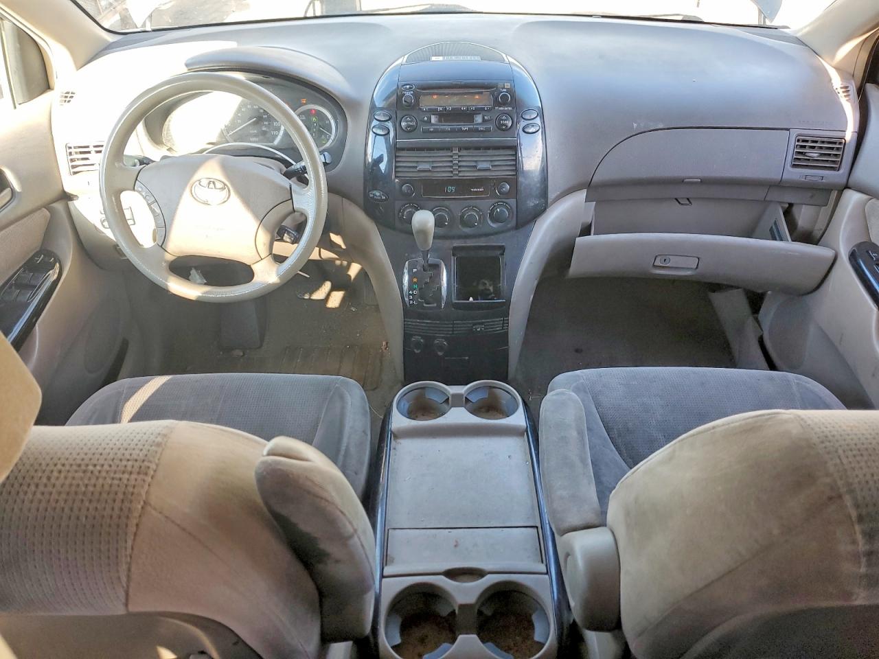 2004 TOYOTA SIENNA CE photo 8