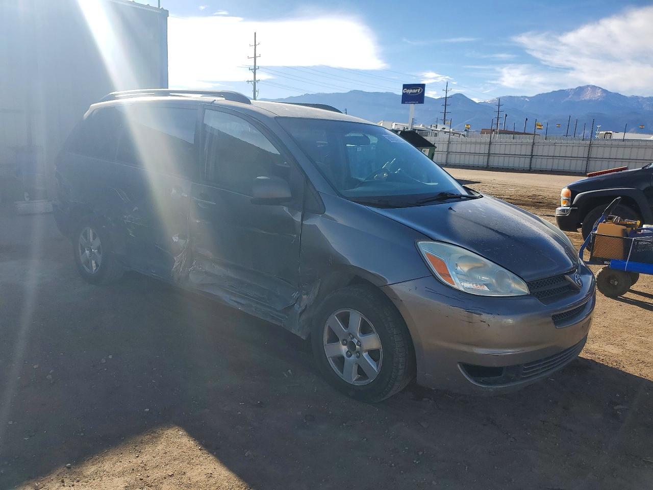 2004 TOYOTA SIENNA CE photo 4