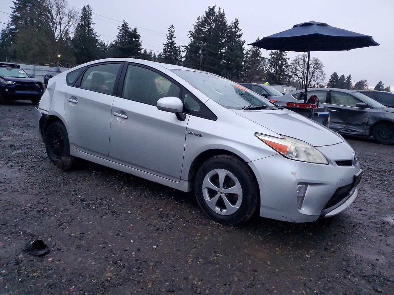 2013 TOYOTA PRIUS photo 4
