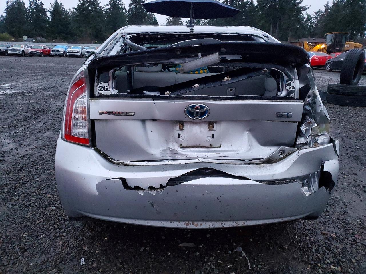 2013 TOYOTA PRIUS photo 6