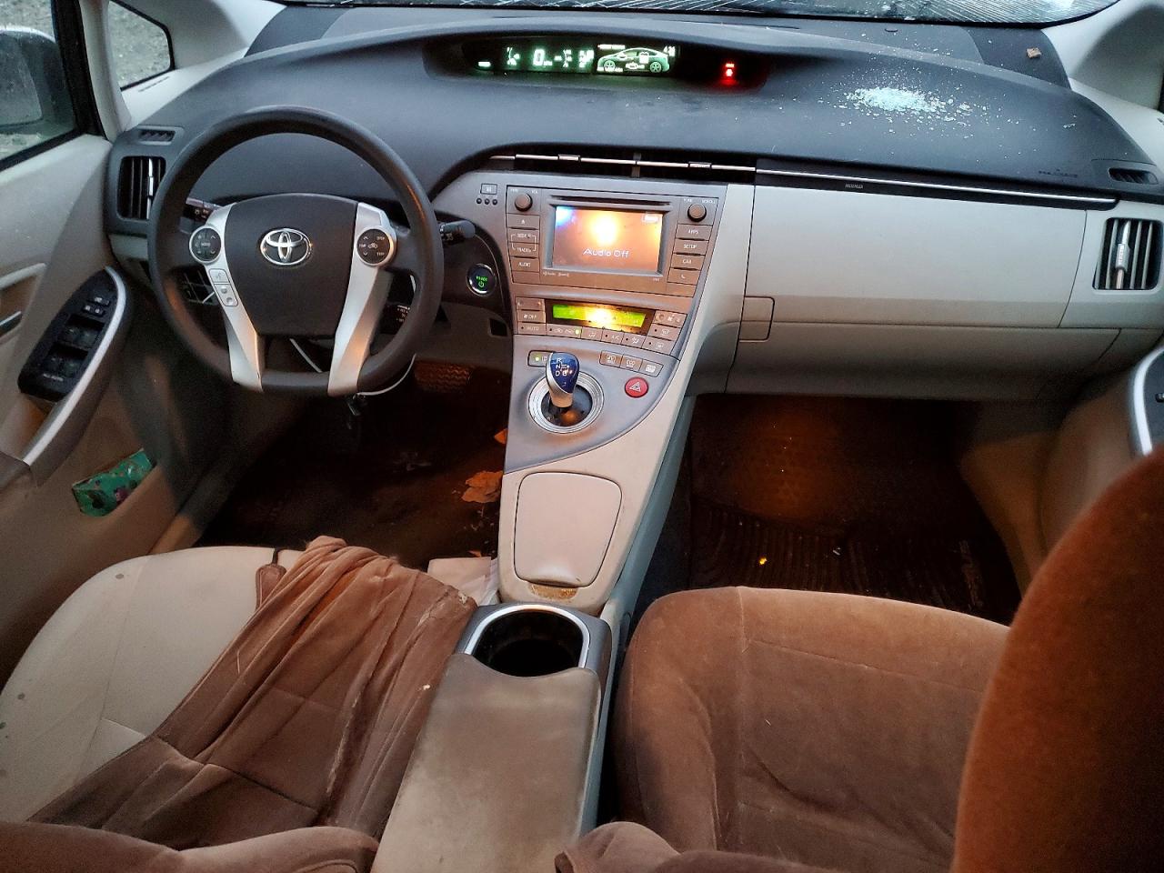 2013 TOYOTA PRIUS photo 8