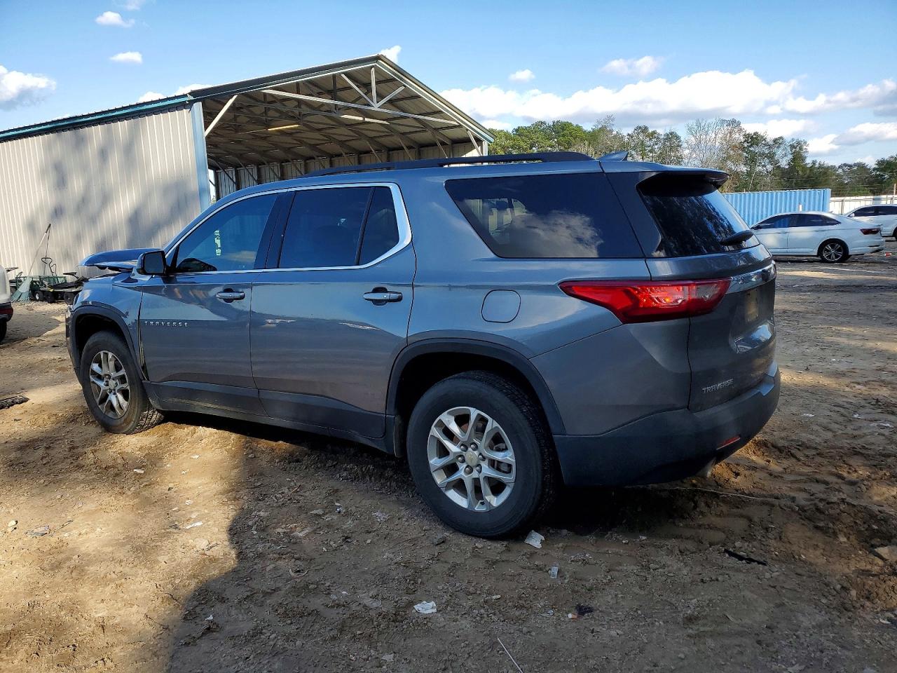 2023 CHEVROLET TRAVERSE LS photo 2