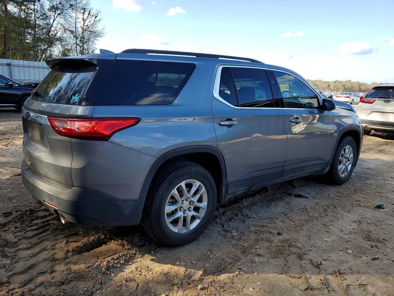 2023 CHEVROLET TRAVERSE LS photo 3