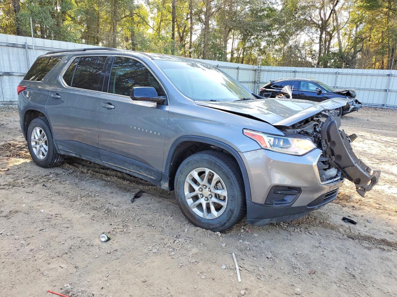 2023 CHEVROLET TRAVERSE LS photo 4