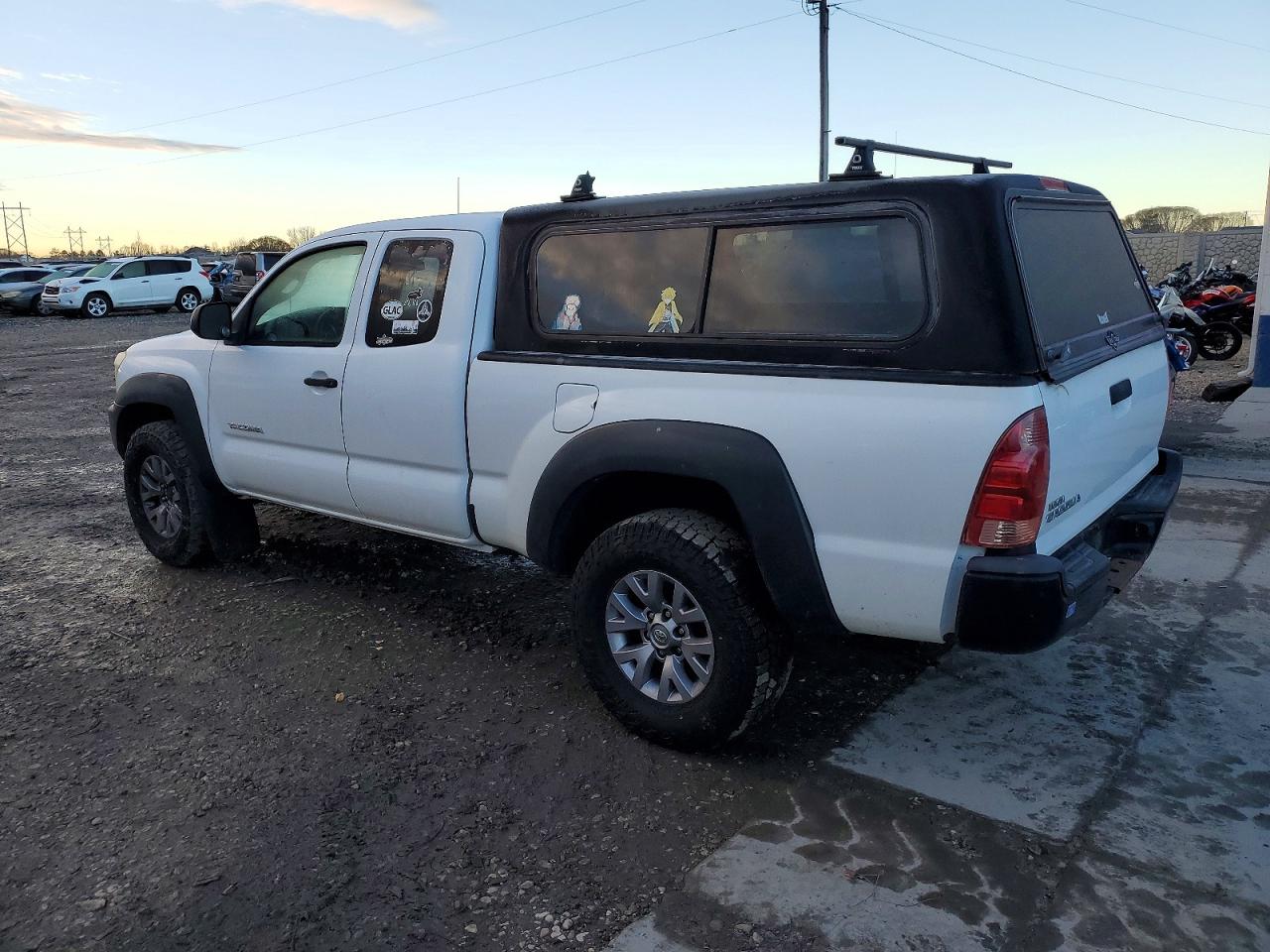 2012 TOYOTA TACOMA photo 2