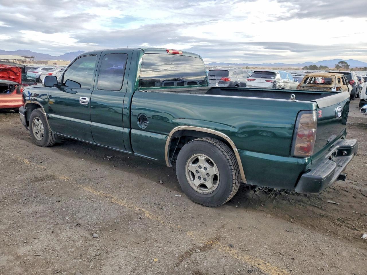 2003 CHEVROLET SILVERADO C1500 photo 2