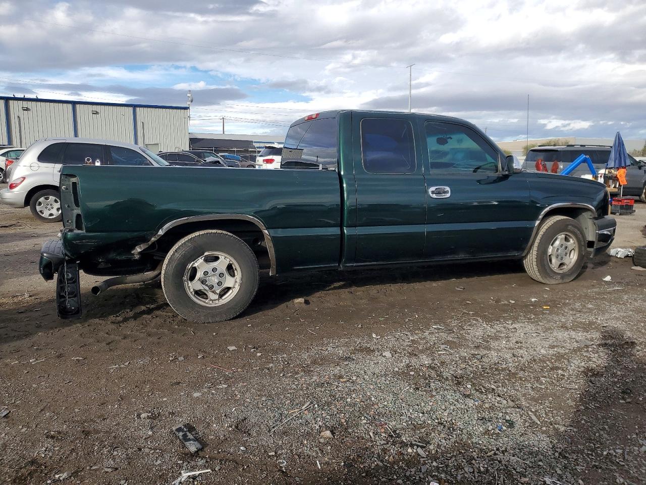 2003 CHEVROLET SILVERADO C1500 photo 3