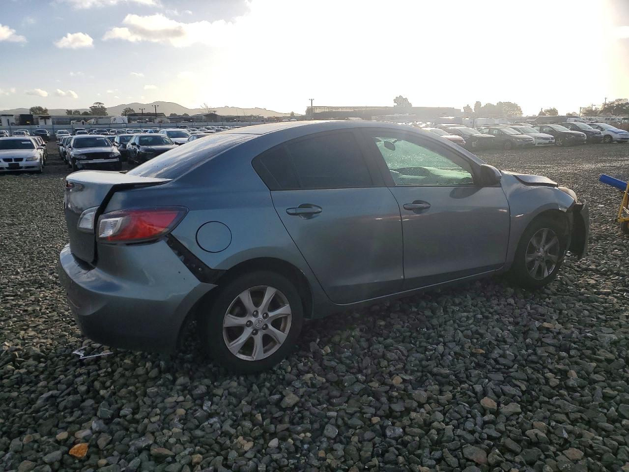 2013 MAZDA 3 photo 5