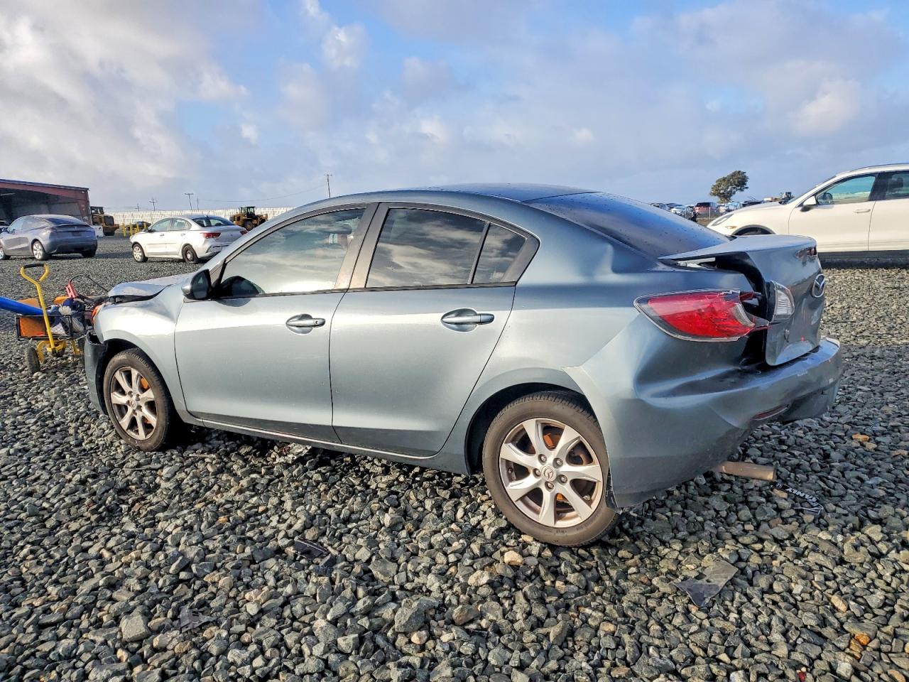 2013 MAZDA 3 photo 3