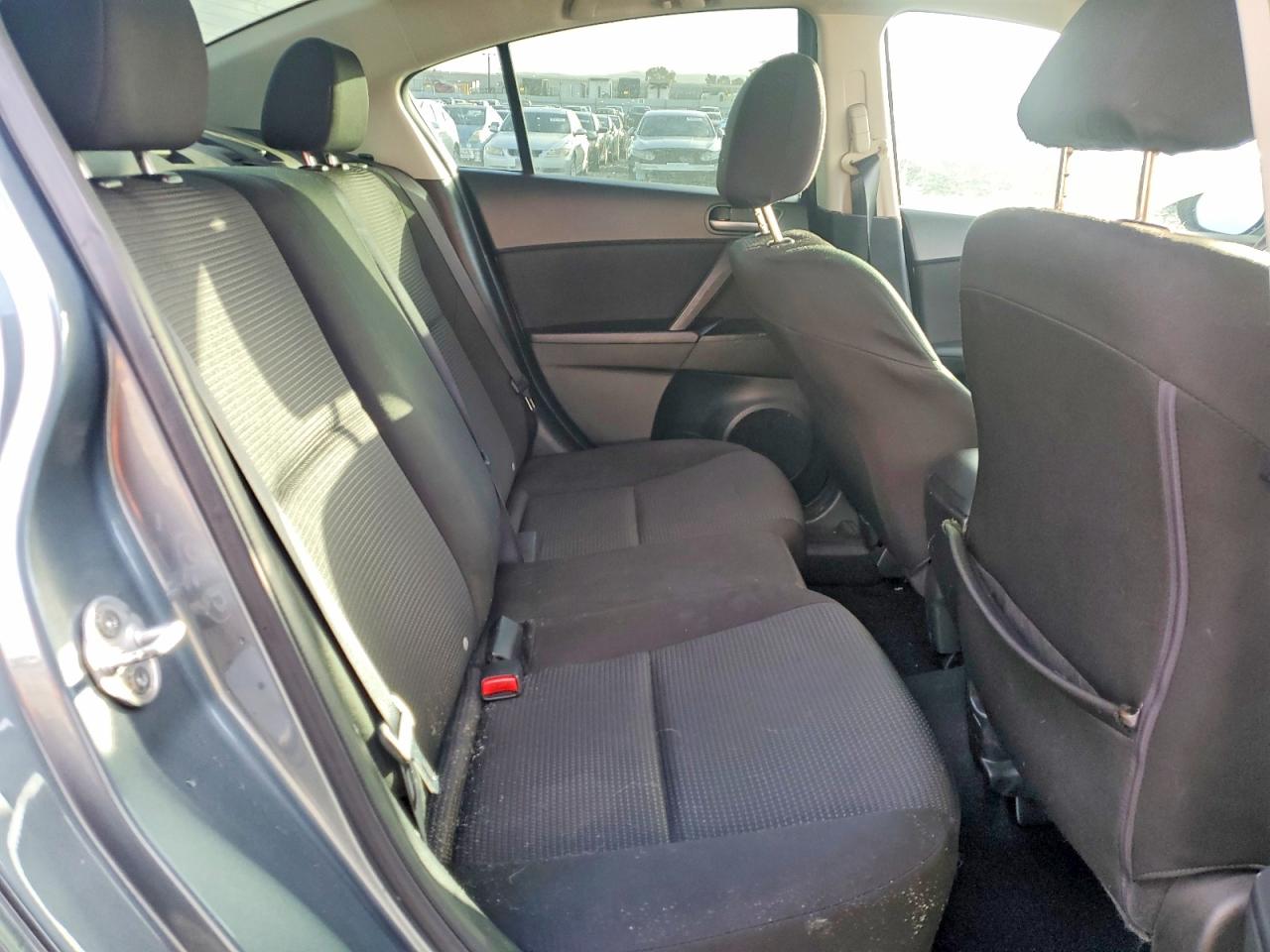 2013 MAZDA 3 photo 19
