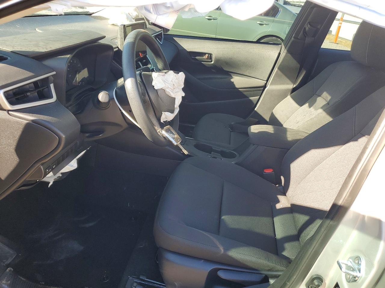 2025 TOYOTA COROLLA LE photo 13