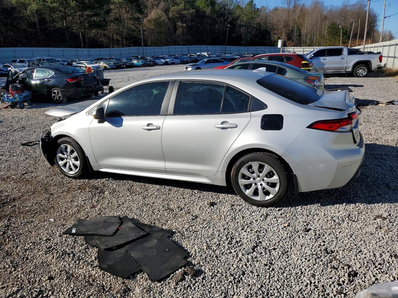 2025 TOYOTA COROLLA LE photo 3