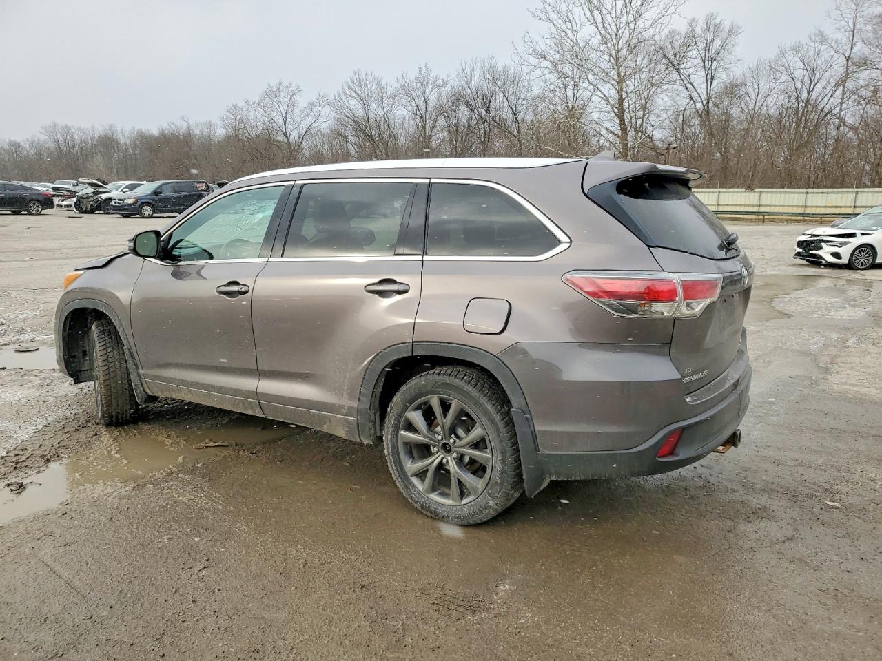 2016 TOYOTA HIGHLANDER XLE photo 2