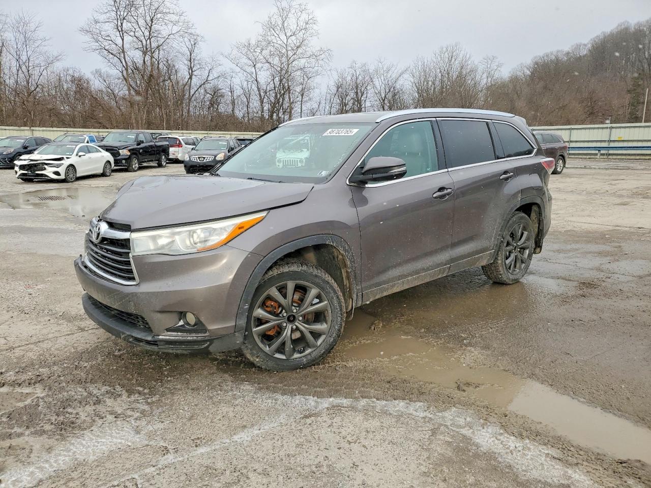 2016 TOYOTA HIGHLANDER