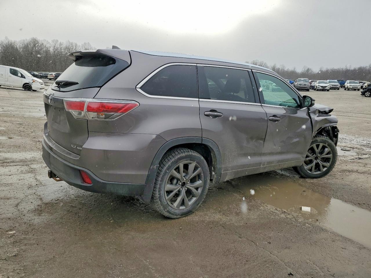 2016 TOYOTA HIGHLANDER XLE photo 3