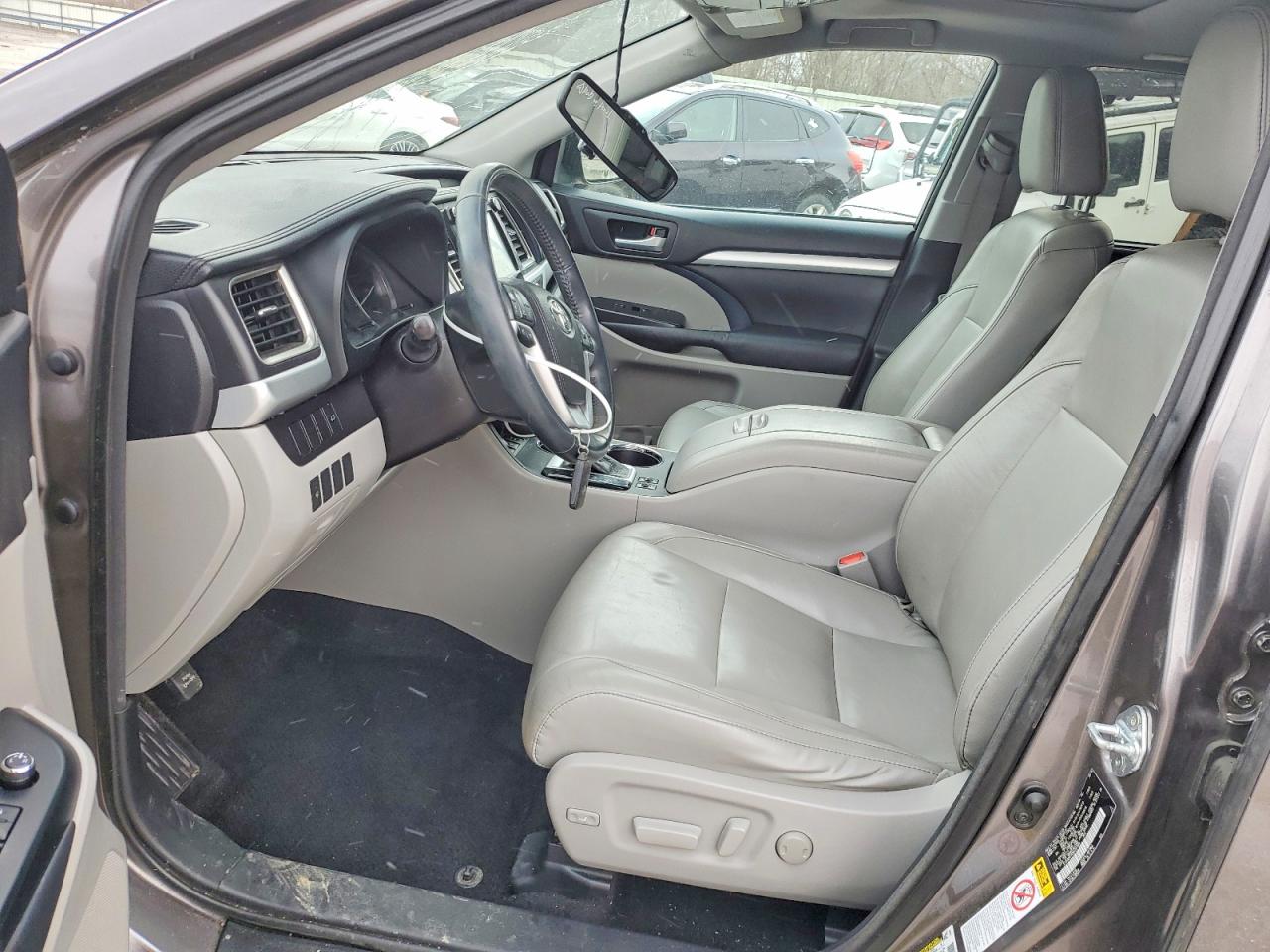 2016 TOYOTA HIGHLANDER XLE photo 7
