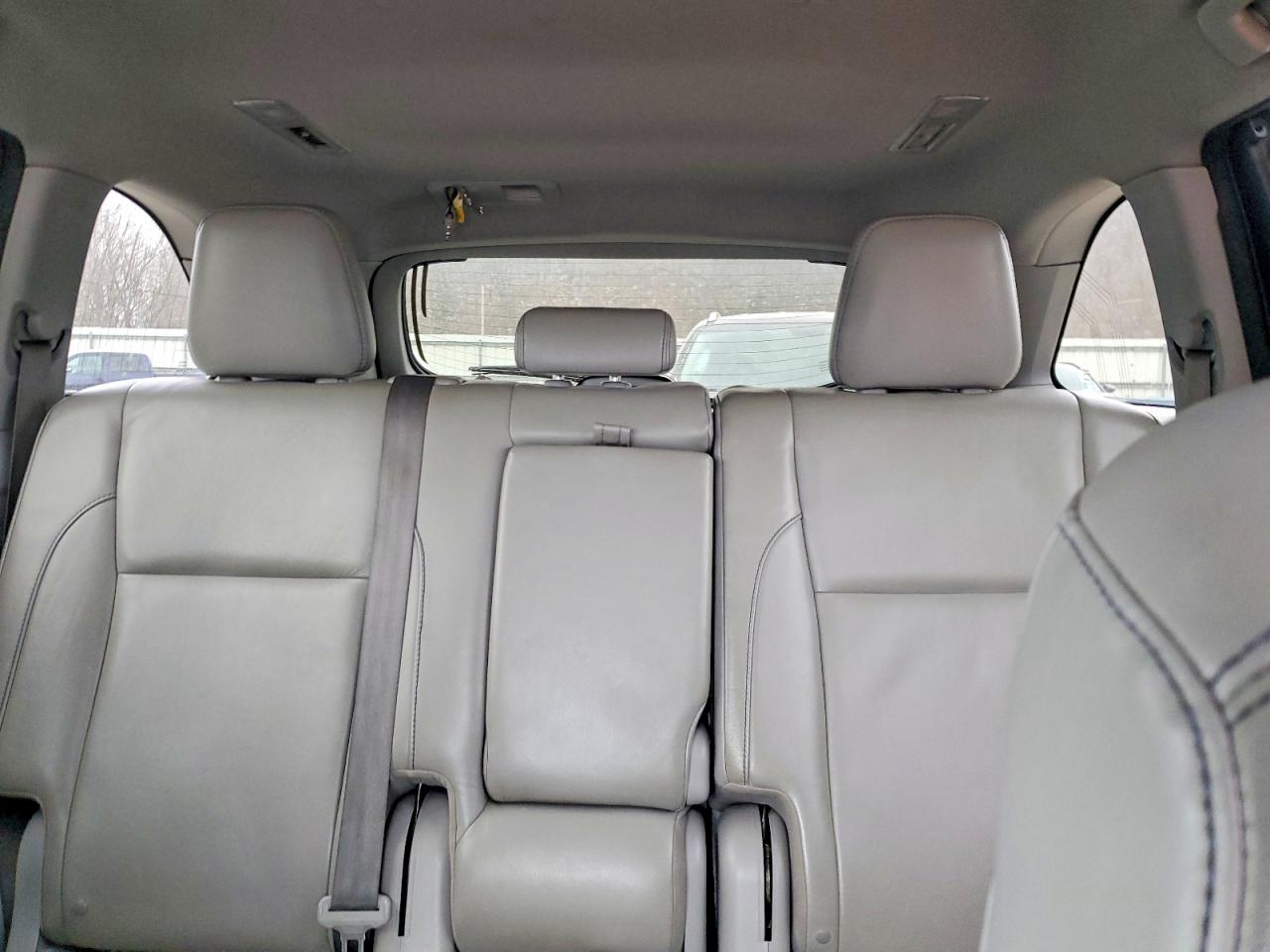 2016 TOYOTA HIGHLANDER XLE photo 10