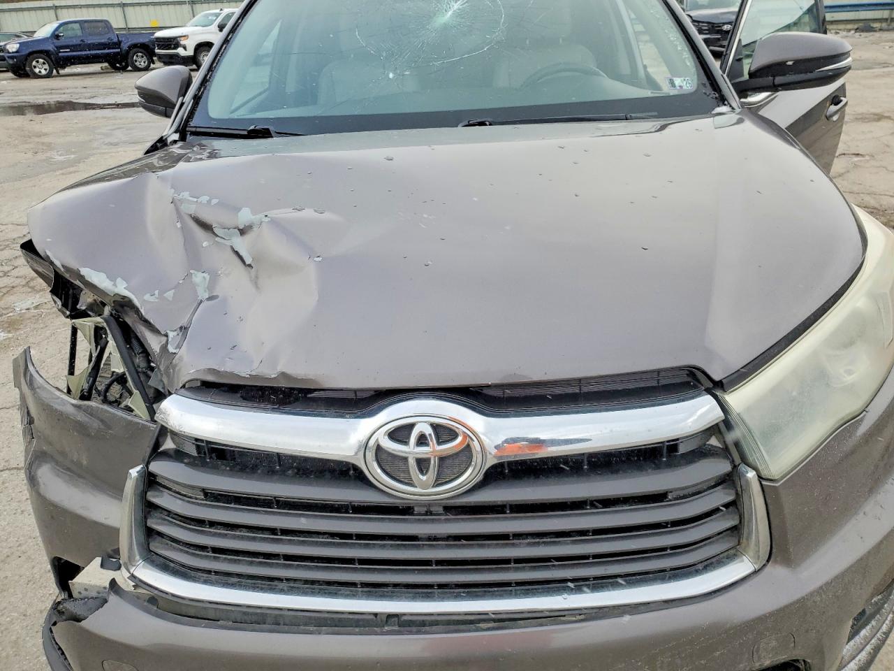 2016 TOYOTA HIGHLANDER XLE photo 12