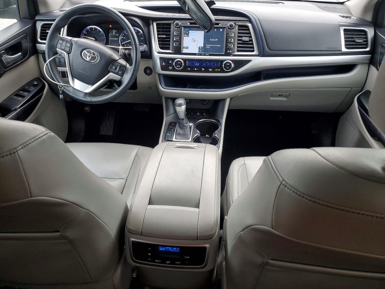 2016 TOYOTA HIGHLANDER XLE photo 8