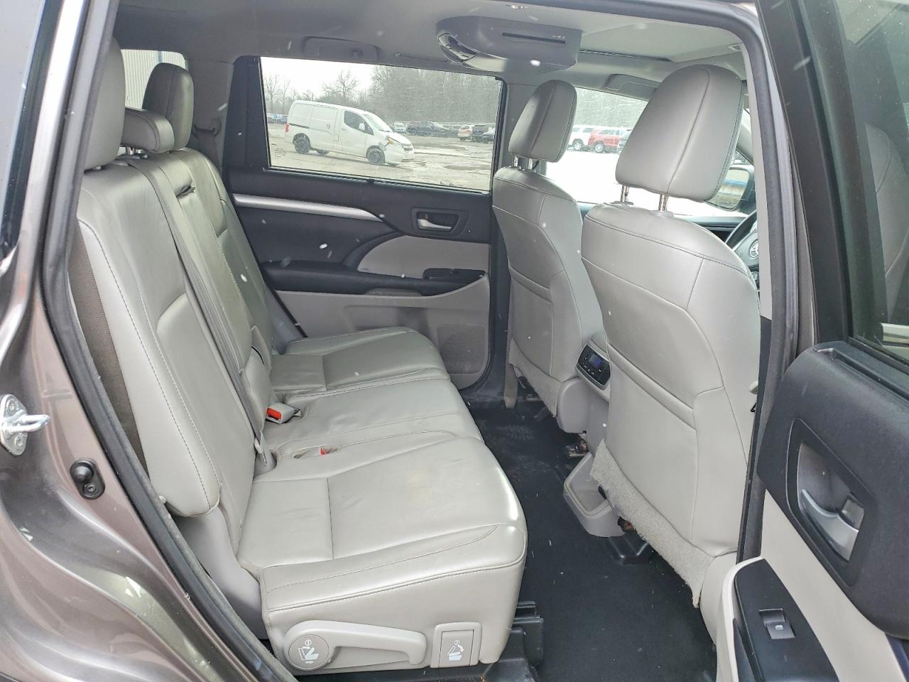 2016 TOYOTA HIGHLANDER XLE photo 11