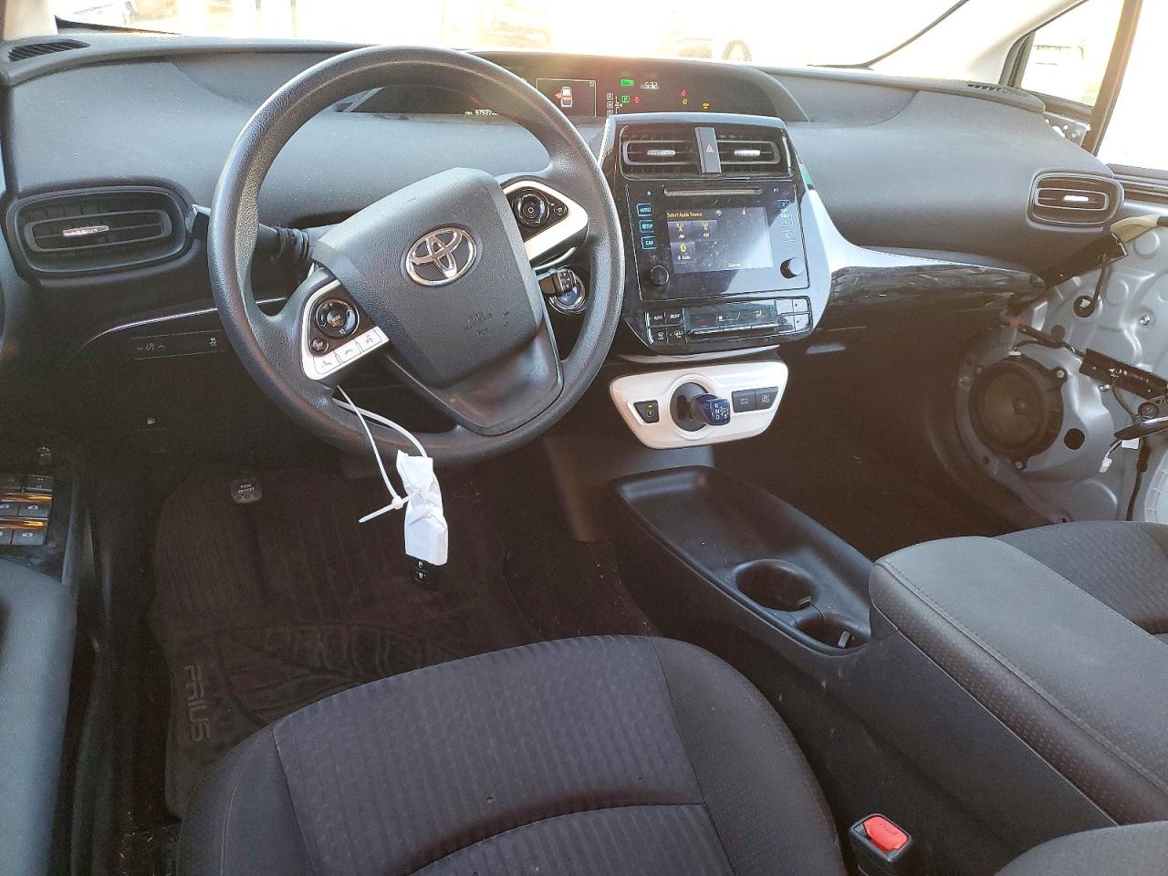 2016 TOYOTA PRIUS photo 8