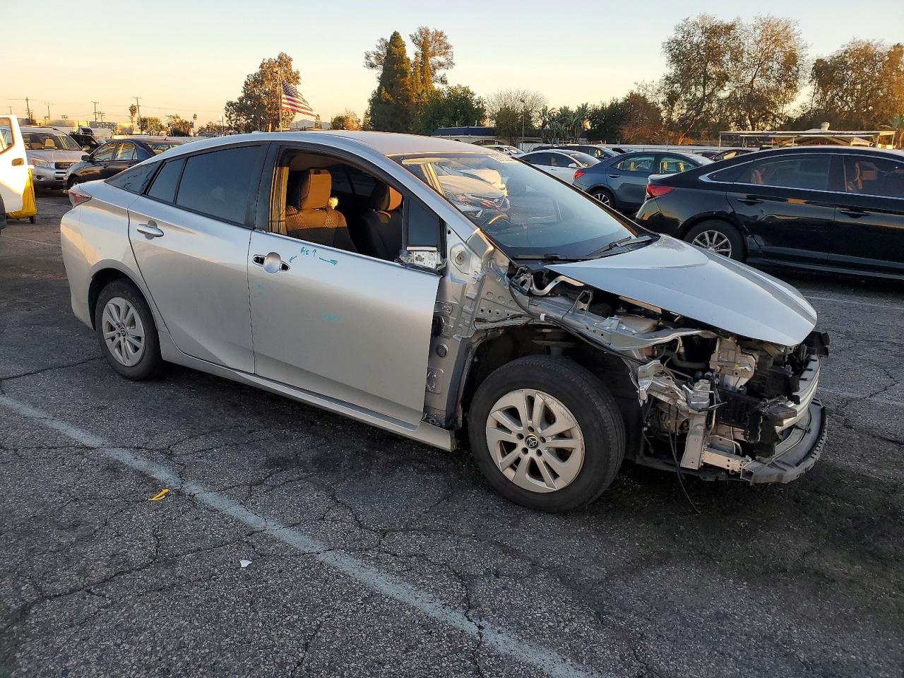 2016 TOYOTA PRIUS photo 4