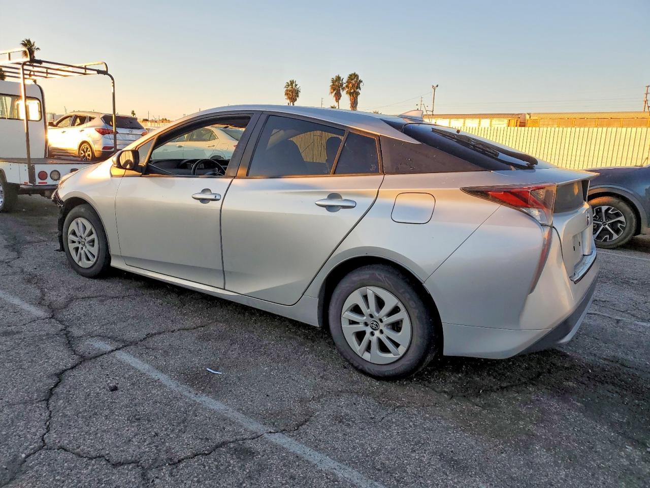 2016 TOYOTA PRIUS photo 2
