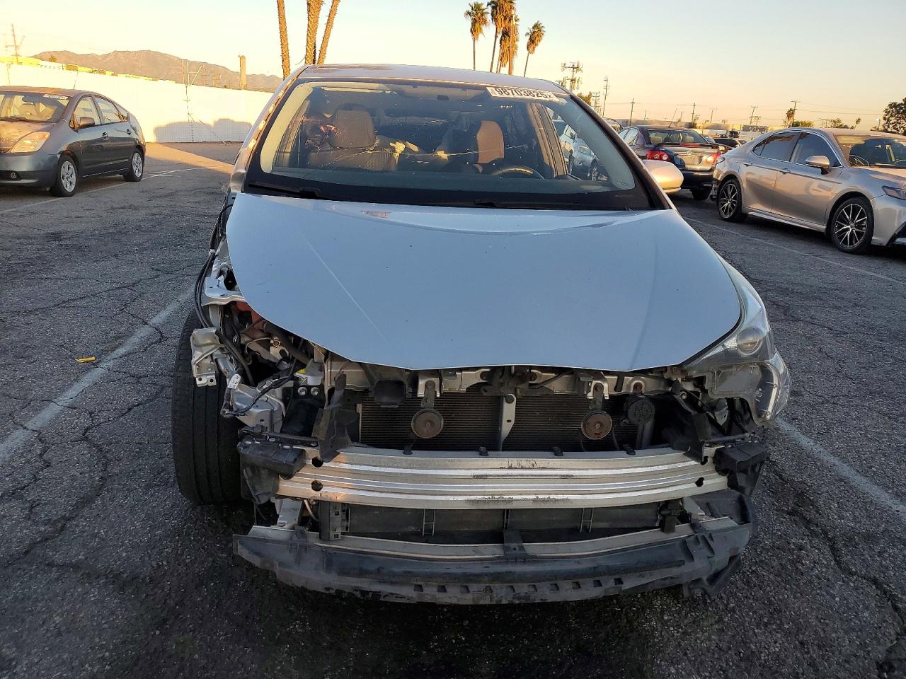 2016 TOYOTA PRIUS photo 5