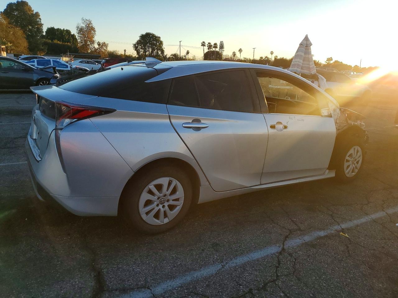 2016 TOYOTA PRIUS photo 3