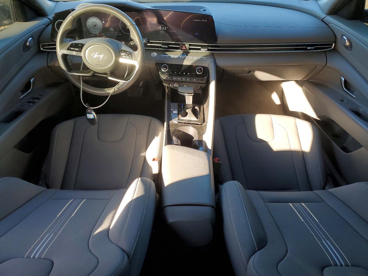 2025 HYUNDAI ELANTRA SEL photo 8