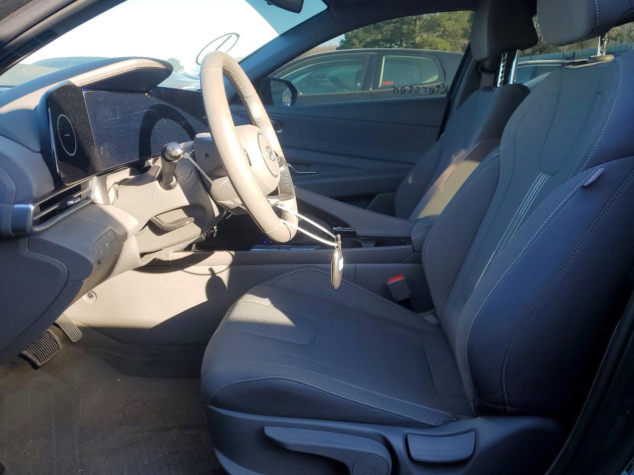 2025 HYUNDAI ELANTRA SEL photo 7
