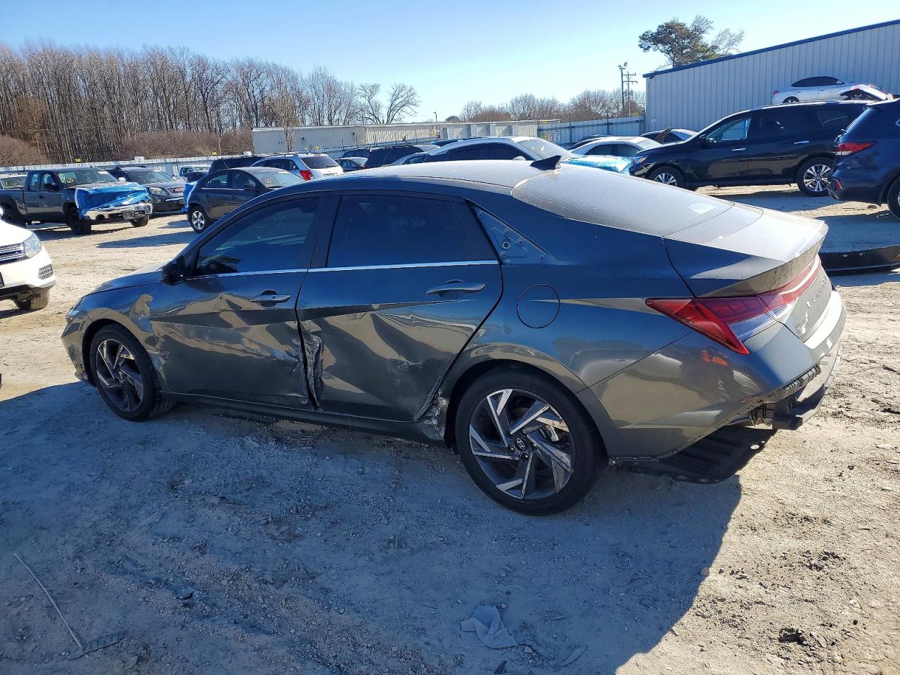 2025 HYUNDAI ELANTRA SEL photo 2