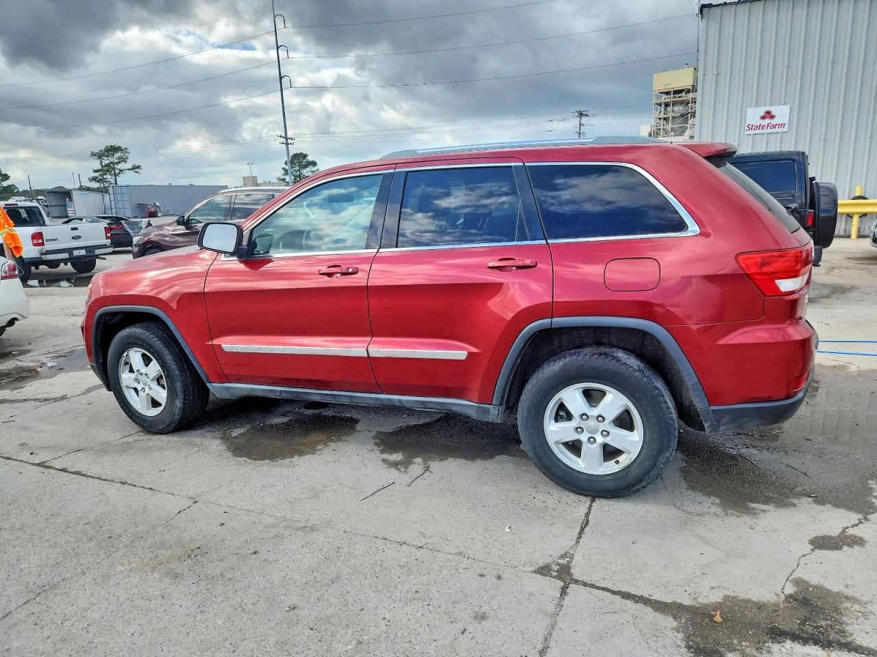 2011 JEEP GRAND CHEROKEE LAREDO photo 2