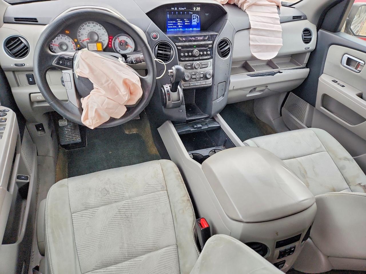 2015 HONDA PILOT LX photo 8