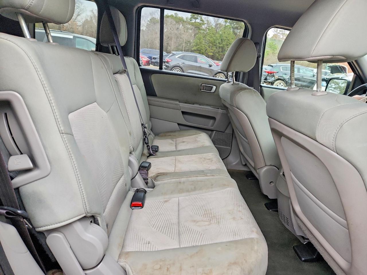 2015 HONDA PILOT LX photo 11
