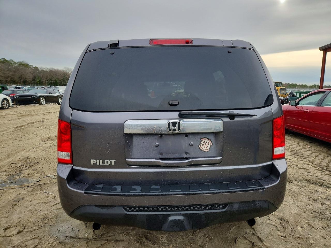 2015 HONDA PILOT LX photo 6
